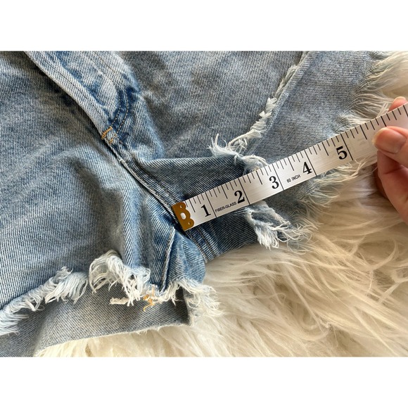 Agolde Women's Distressed Denim Shorts Pockets Light Wash Light Blue Size 29 - Picture 11 of 13